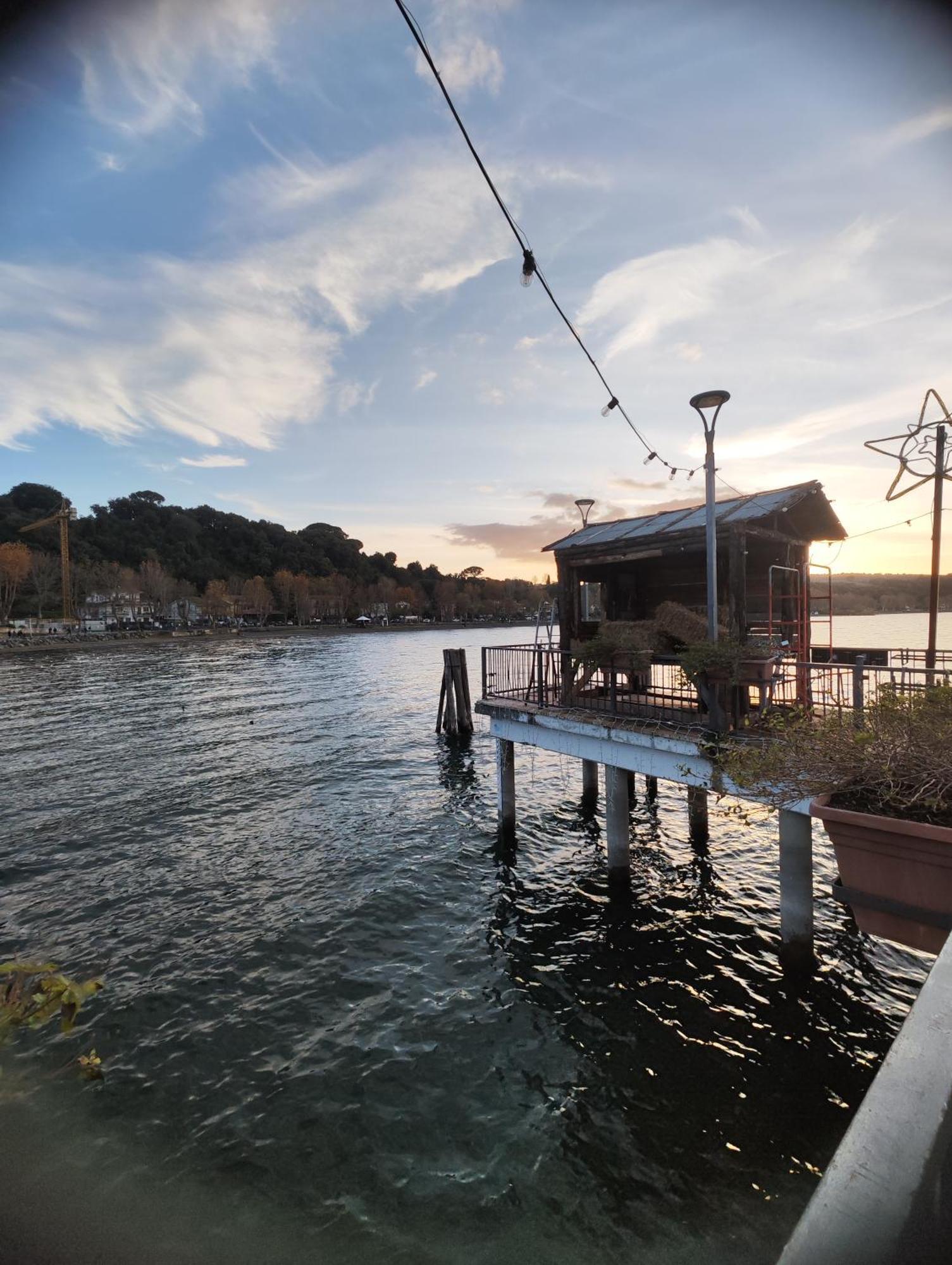 Appartamento Chalet RomAntica ai Pescatori Anguillara Sabazia Esterno foto