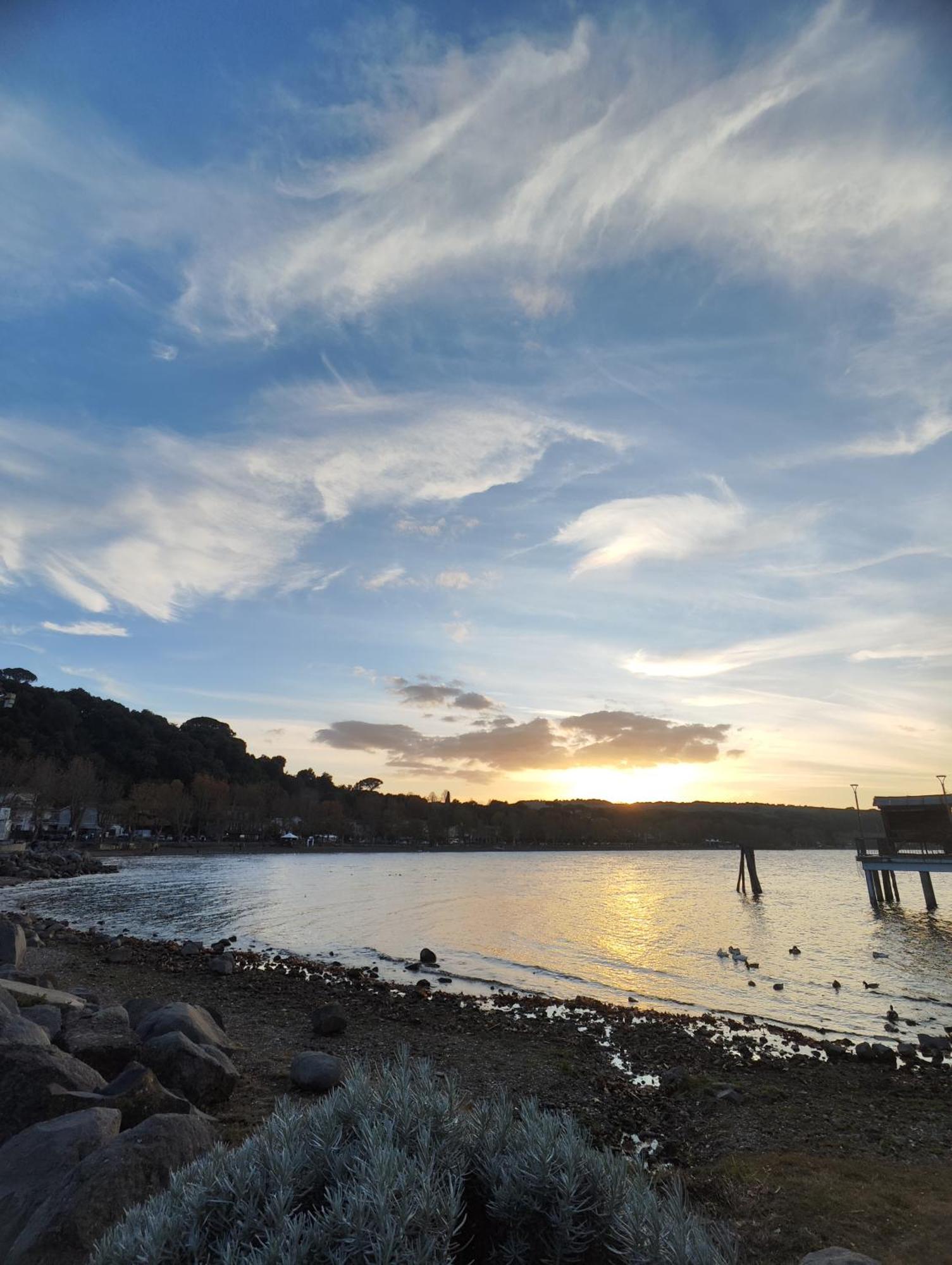 Appartamento Chalet RomAntica ai Pescatori Anguillara Sabazia Esterno foto