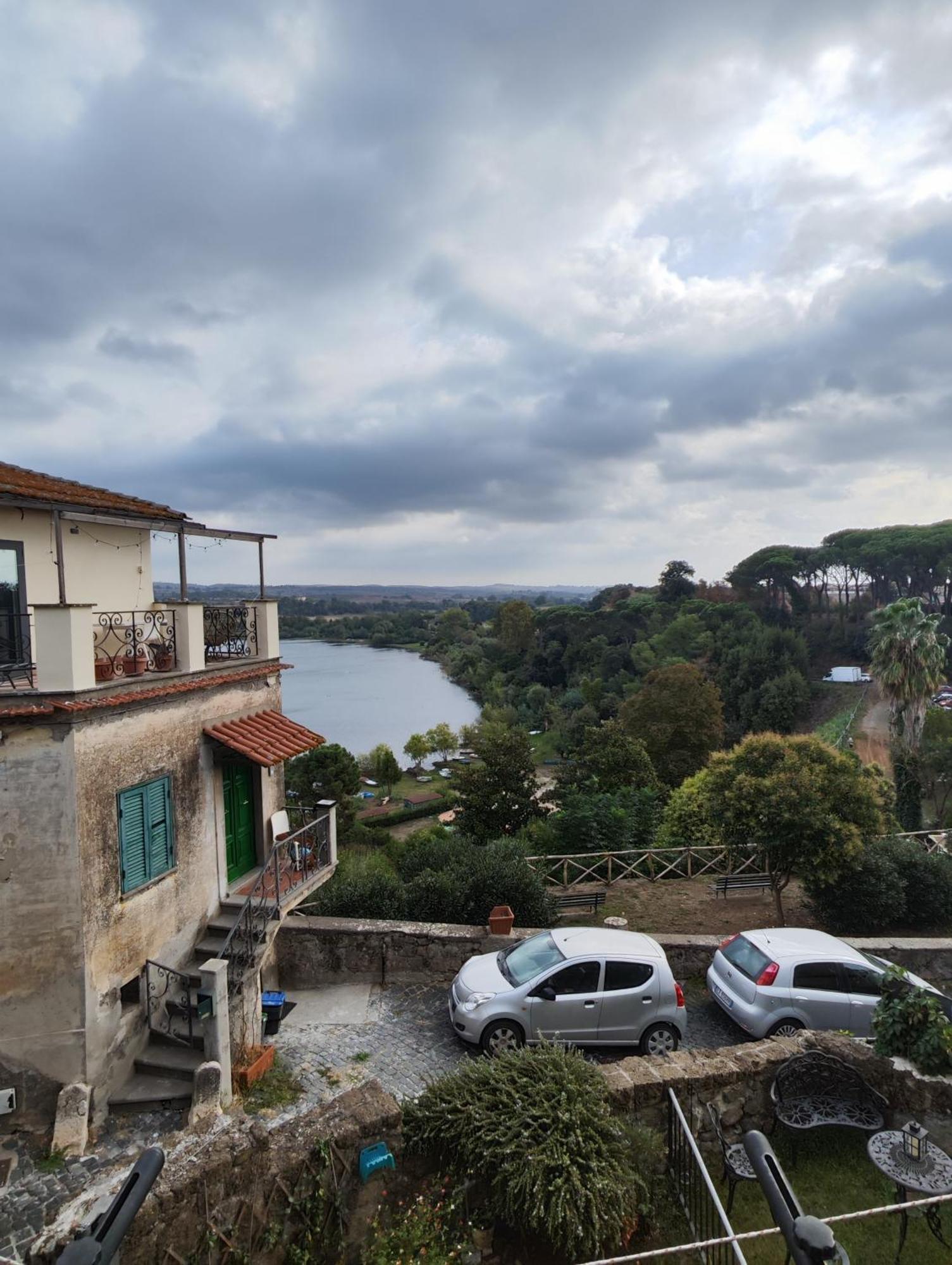 Appartamento Chalet RomAntica ai Pescatori Anguillara Sabazia Esterno foto