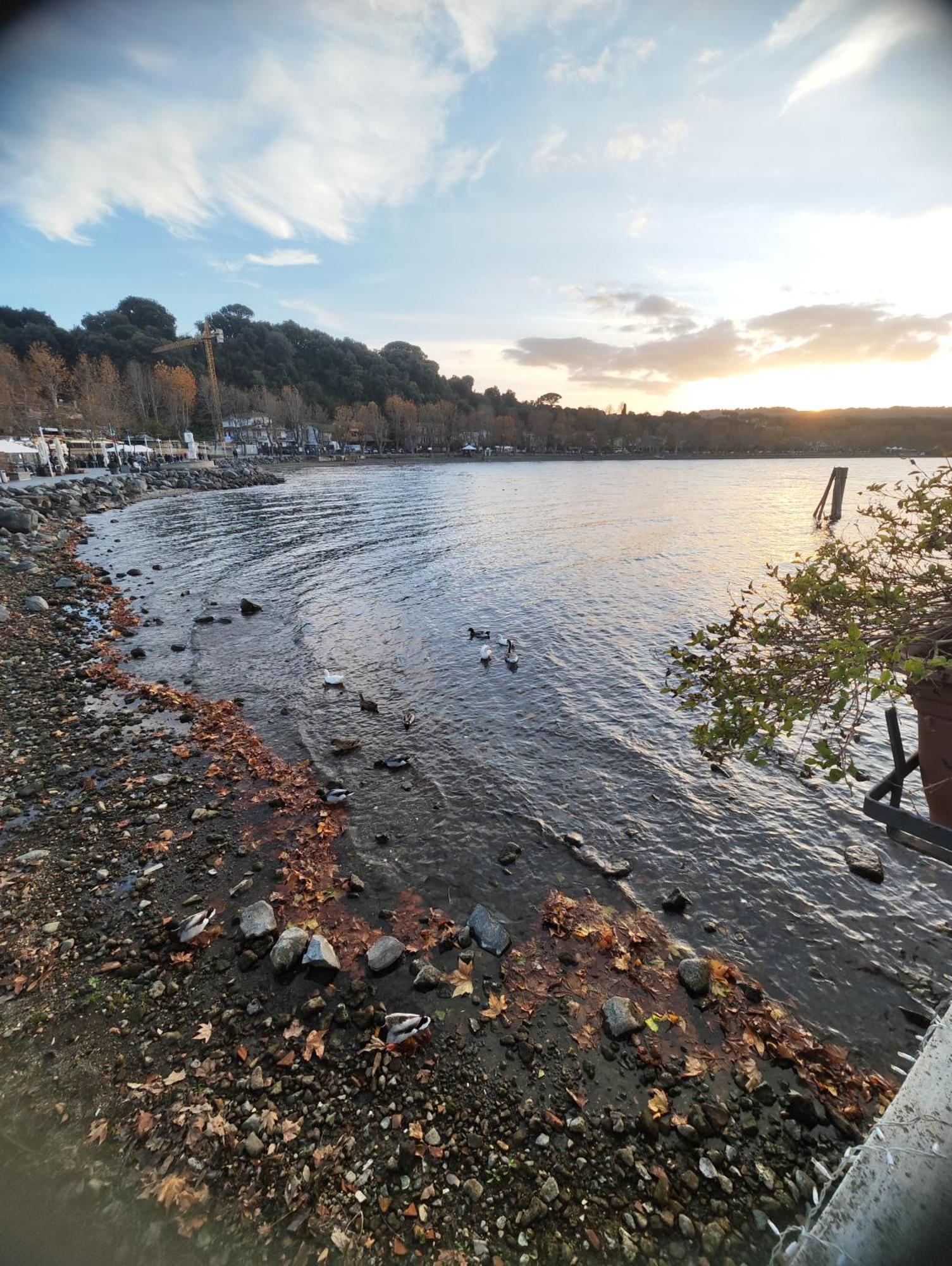 Appartamento Chalet RomAntica ai Pescatori Anguillara Sabazia Esterno foto